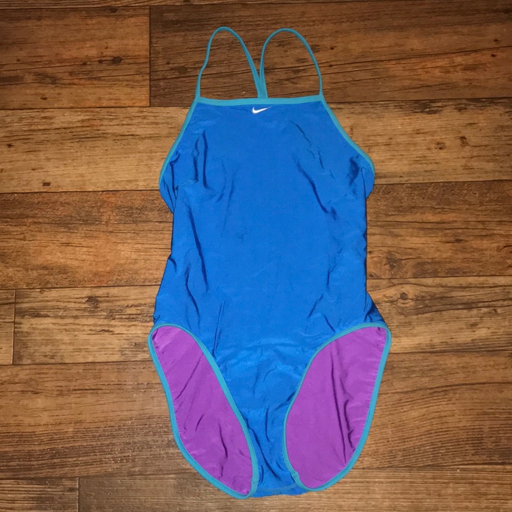 NEW Nike Women’s One Piece Swimsuit!